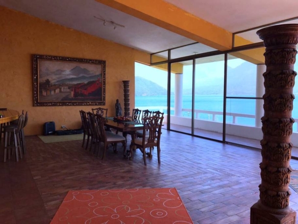 Lakefront villa for rent in San Antonio Palopo, thermal waters, amazing views