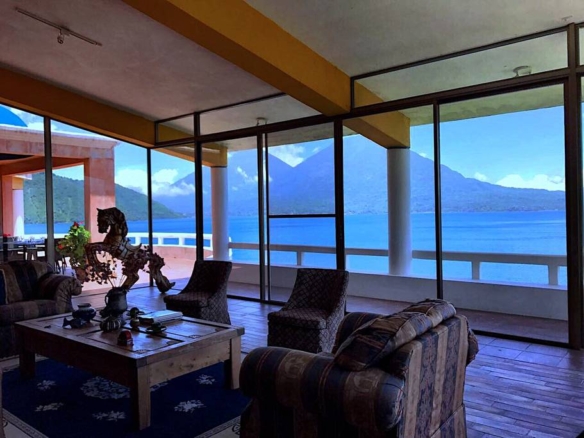 Lakefront villa for rent in San Antonio Palopo, thermal waters, amazing views