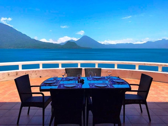 Lakefront villa for rent in San Antonio Palopo, thermal waters, amazing views